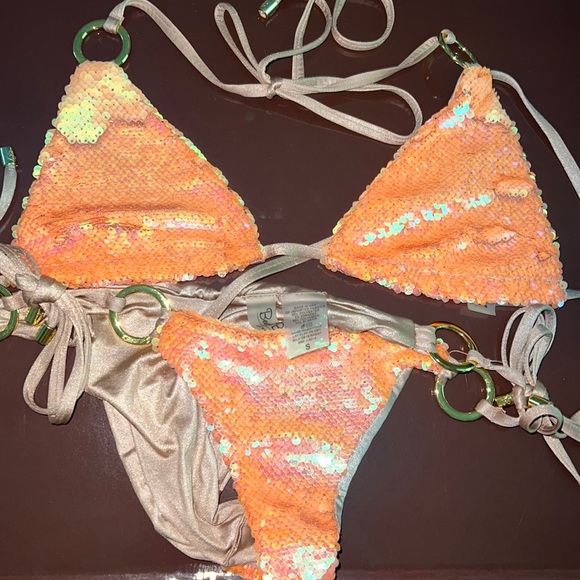 Beach Bunny swimwear - Picture 1 of 5